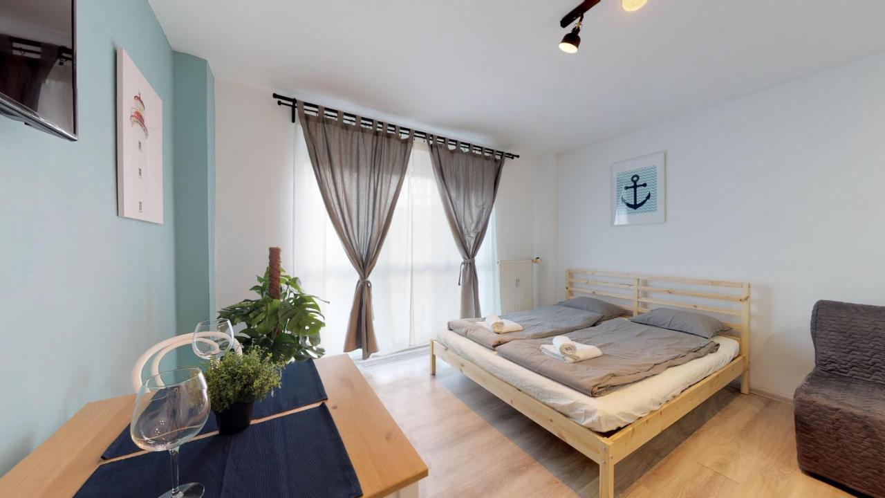 Studio Steps From Nivy & Main Bus Station Bratislava Exterior photo